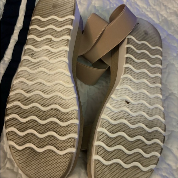 Tan platform sandals size 9 - Picture 5 of 5